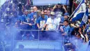 Persib Bandung berhasil meraih gelar juara musim ini secara back to back setelah Liga 1 2023/2024. Pangeran Biru menjuarai Liga 1 musim ini dengan mengoleksi 69 poin, hasil 19 kali menang, 12 imbang dan 3 kekalahan. (Bola.com/M Iqbal Ichsan)