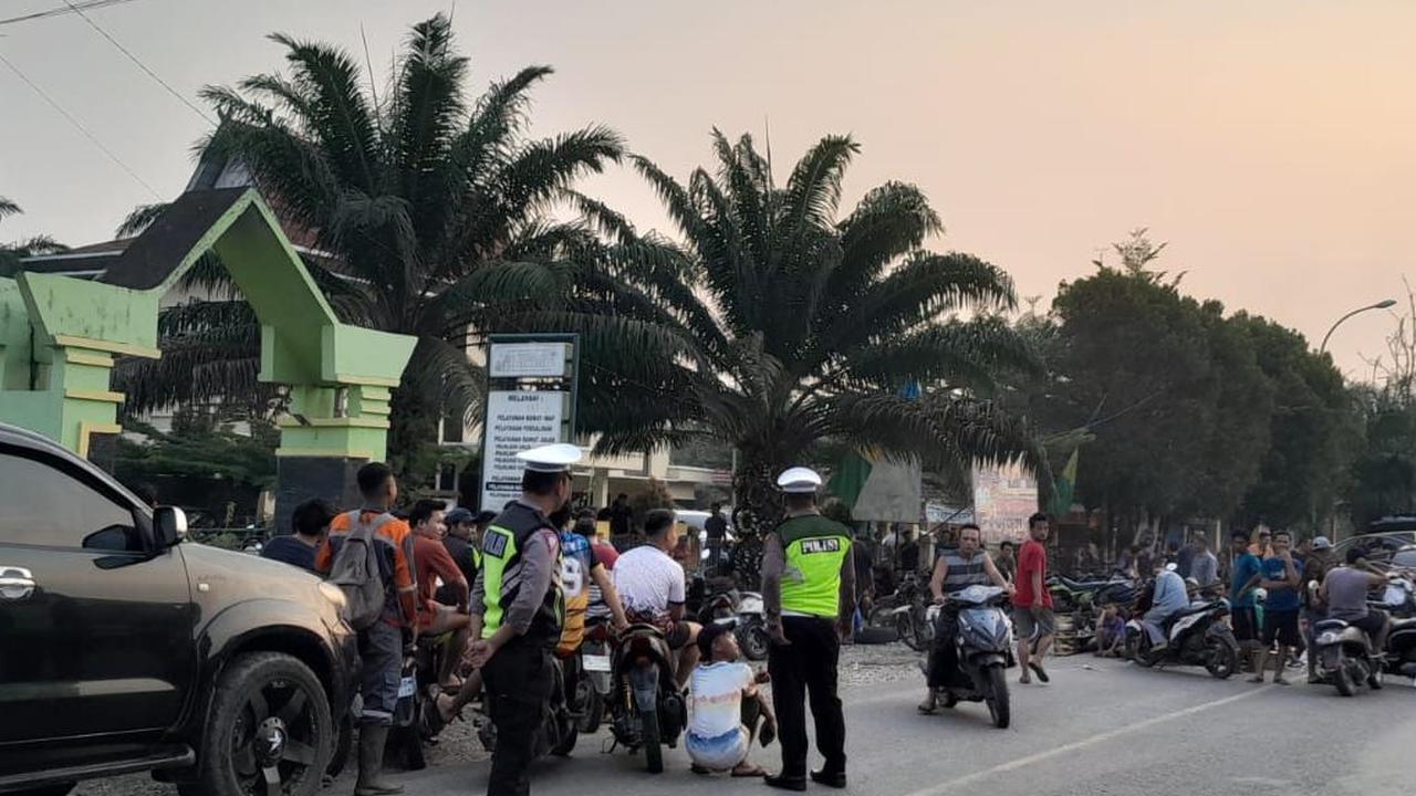 Jika permintaan itu tak bisa dipenuhi, masyarakat mengancam kembali memblokir Jalan Nasional Sarolangun - Jambi.<br>