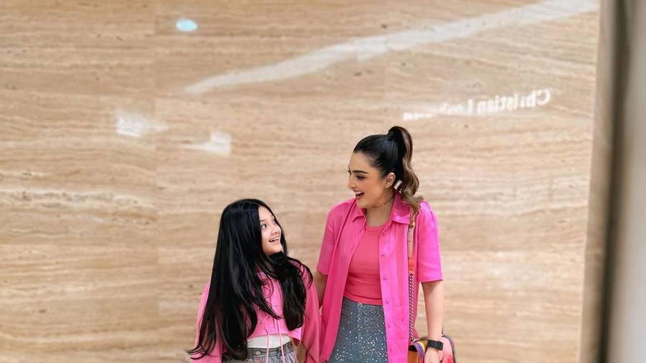 8 Potret Arsy Hermansyah Temani Ashanty Kerja Seharian, Ibu dan Anak Sama-sama Cantik - Kompak Bak Kakak Adik