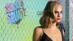 Model seksi Cara Delevingne saat menghadiri world premiere "Suicide Squad" di Manhattan, New York, (1/8). Model 23 tahun ini tampil dengan mini dress berwarna hitam. (REUTERS/Andrew Kelly)