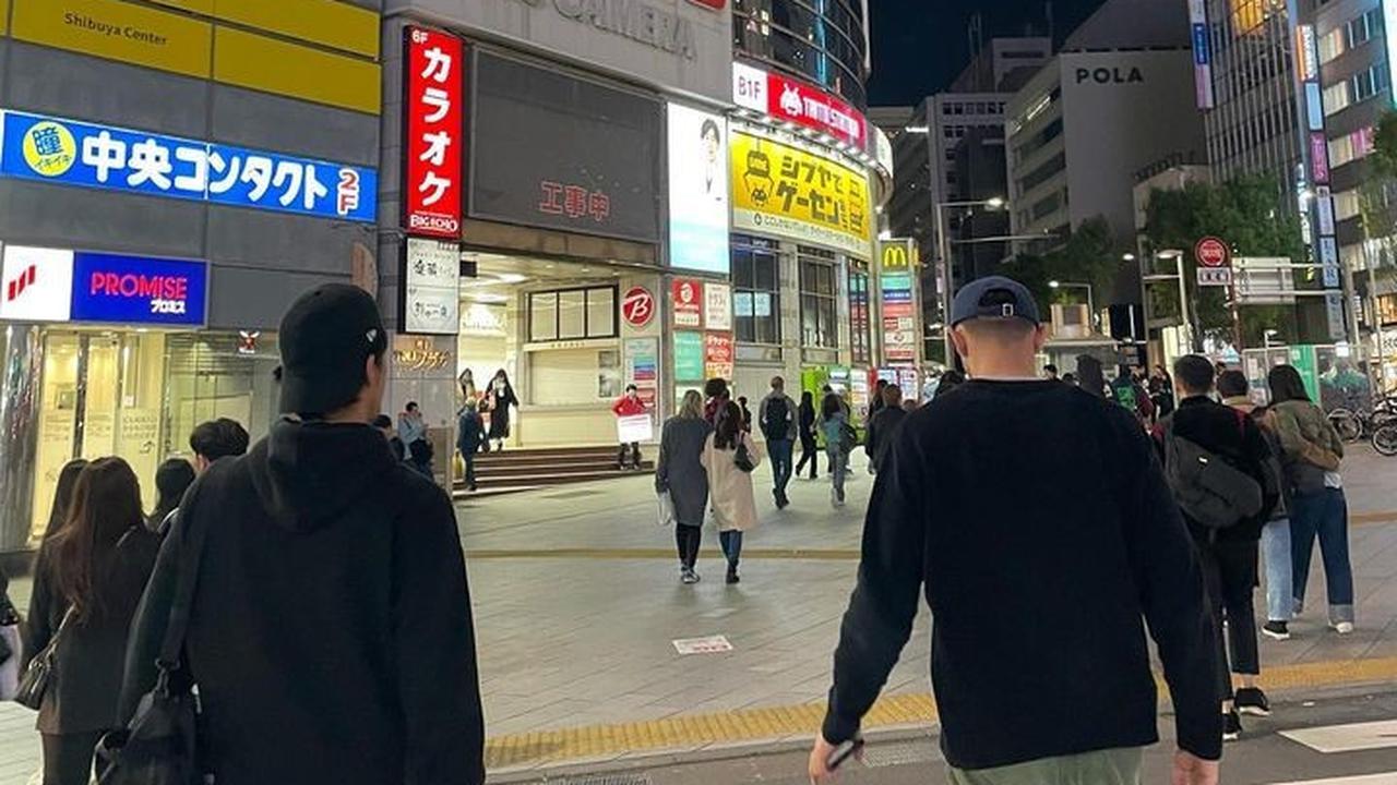 "Musim pemilu di Jepang ditandai dengan mobil orasi yang keliling jalan raya serta pemukiman," demikian dikutip dari keterangan unggahan pada akun Instagram @suci_amanda_illustration. <br>