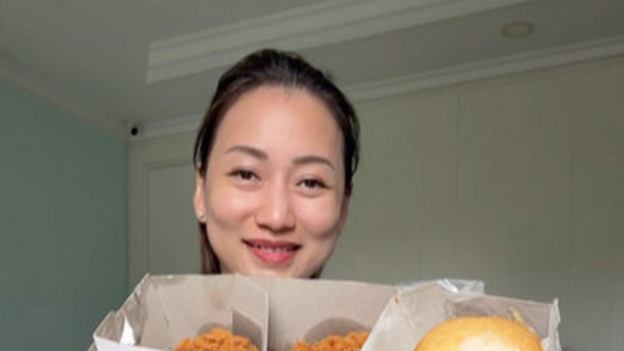 Pinkan Mambo Jual Donat Rp200 Ribu, Penampakannya Tuai Kritik - Ngaku Baru Dijual Untuk yang Maksa Beli