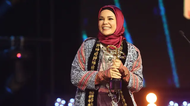 [Bintang] Dewi Sandra