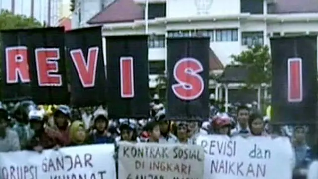 [VIDEO] UMP Tak Direvisi, Buruh Gelar Aksi Kuda Lumping