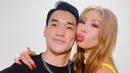 <p>Afgan mengunggah foto pertemuannya dengan Jessi di belakang panggung KV Fest 2022. (Foto: Instagram/ afgan__)</p>