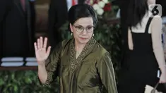 Menteri Keuangan, Sri Mulyani melambaikan tangan saat tiba menghadiri pelantikan Presiden dan Wapres 2019 di Gedung MPR/DPR/DPD RI, Senayan, Jakarta, Minggu (20/10/2019). Jokowi-Ma'ruf Amin resmi dilantik sebagai Presiden dan Wapres RI periode 2019-2024. (merdeka.com/Iqbal S. Nugroho)