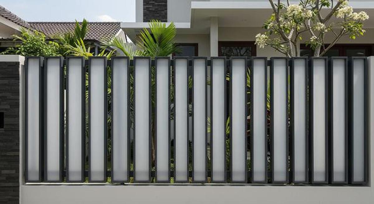 8 Model Pagar Besi Kombinasi Polikarbonat untuk Rumah Minimalis dengan Budget Terjangkau