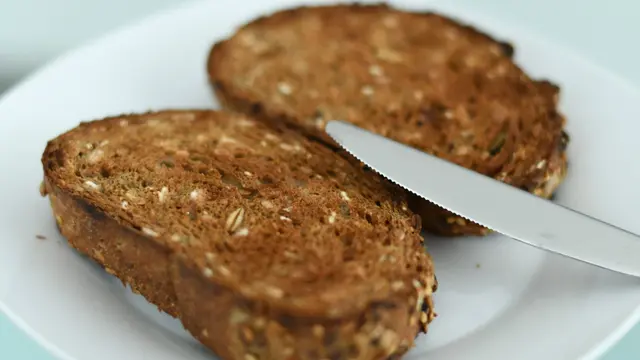 3 Resep Praktis Kreasi Roti Bakar, dari Popcorn Karamel hingga Anti-Vegan