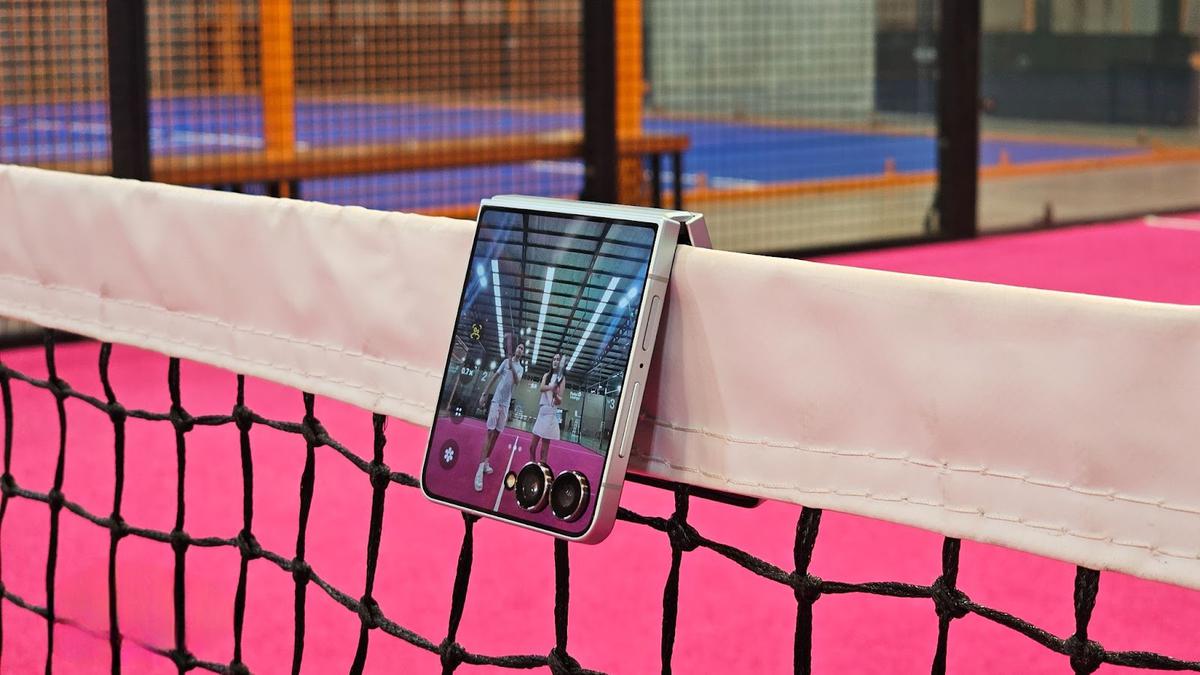 Flexing Raket dan Skill Padel Berkat Kecanggihan Gemini AI di Samsung Galaxy Z Flip 7