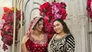 Selanjutnya, Jharna menggelar acara malam Henna yang kental dengan nuansa adat India. Tampak Jharna yang menawan dalam balutan kain sari warna pink. [@nwp.picture]