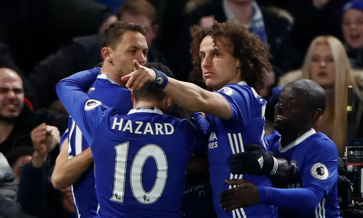 Pemain Chelsea merayakan gol yang dicetak Victor Moses ke gawang Tottenham Hotspur pada laga pekan ke-13 Premier League di Stadion Stamford Bridge, Sabtu (26/11/2016). (Reuters/Stefan Wermuth)