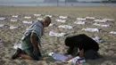Masing-masing bertuliskan nama korban anak-anak di Gaza serta bendera Palestina. (AP Photo/Bruna Prado)