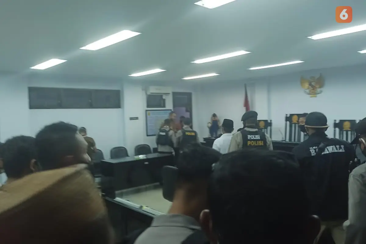 Proses persidangan Darwis Moridu dijaga ketat oleh aparat kepolisian(Arfandi Ibrahim/Liputan6.com)