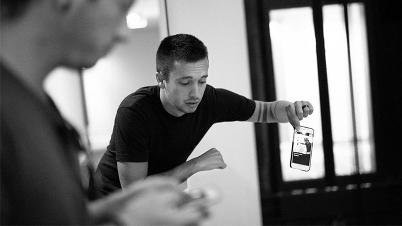 Berani Coba Tren Menjatuhkan Smartphone di Tempat Ekstrim?