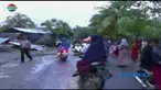 Sejumlah kios dan beberapa gudang garam milik warga dan tiang listrik ikut roboh.