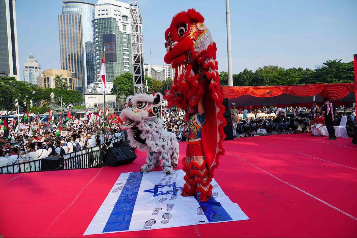 FOTO: Indonesia Melawan Genosida: Ribuan Pengunjuk Rasa Serukan Keadilan untuk Palestina