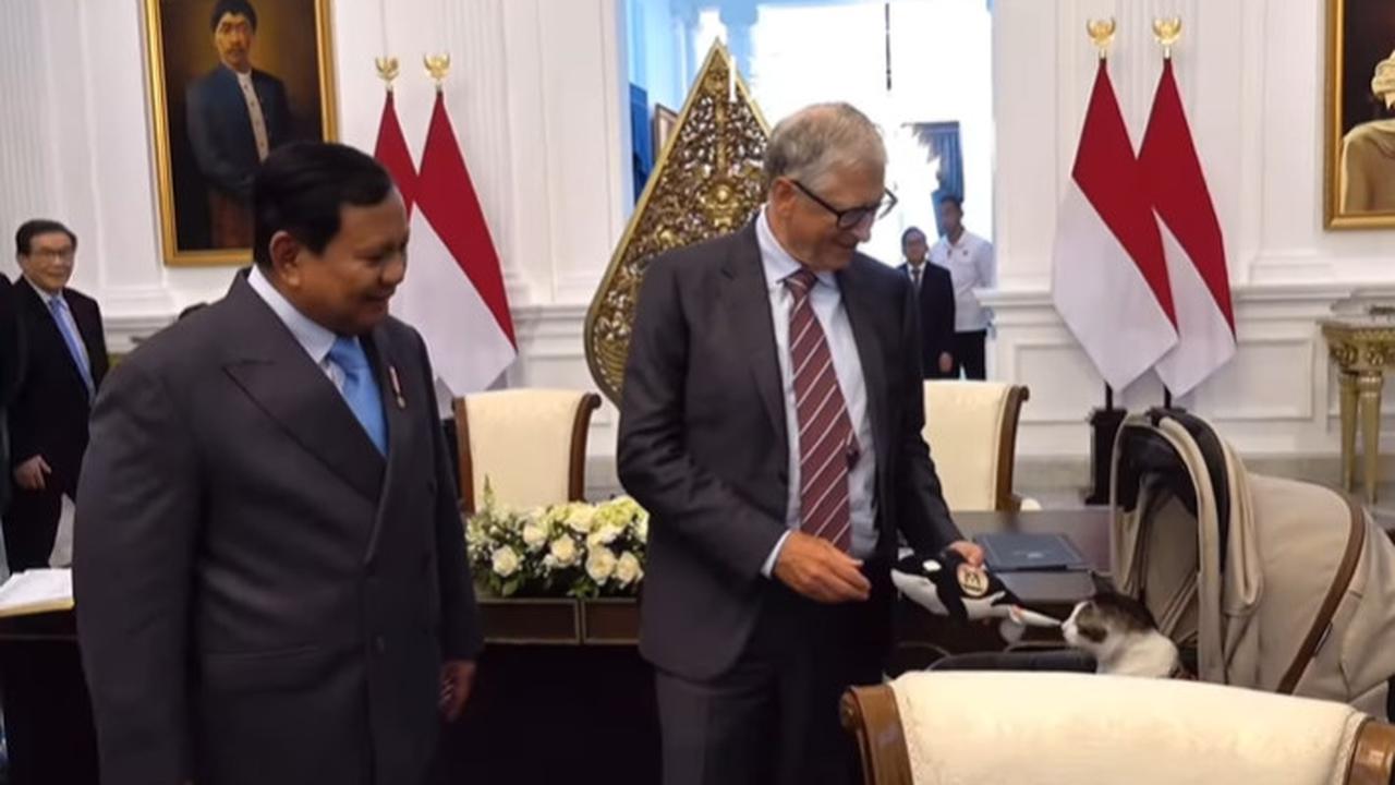 Momen Lucu Saat Bill Gates Berikan Kado untuk Bobby Kertanegara, Kucing Kesayangan Prabowo