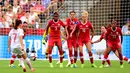 Gelandang Swiss, Martina Moser melakukan tendangan bebas saat Piala Dunia wanita 2015 di BC Place Stadium, Senin (22/6/2015). Kanada menang 1-0 atas Swiss lewat gol Josee Belanger. (Reuters/Anne Marie Sorvin)