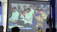Presiden Jokowi dan para ketum parpol koalisi pemerintah menghadiri acara silaturahmi Ramadan di Kantor DPP PAN, Jakarta Selatan, Minggu (2/4/2023). Ketum PDIP Megawati Soekarnoputri tidak hadir karena sedang di luar negeri. Sementara Ketum NasDem Surya Paloh tak diundang. (Liputan6.com/Nanda Perdana Putra)