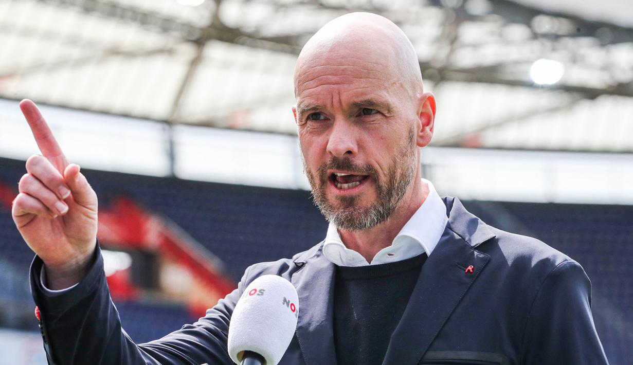 Seiring memburuknya prestasi Barcelona saat ditangani pelatih Ronald Koeman, manajemen Barca sudah menyiapkan calon penggantinya di musim depan. Pilihan jatuh kepada pelatih Ajax Amsterdam, Erik ten Hag. Ia pun telah mengincar 5 amunisi untuk skuat Barcelona. (AFP/ANP/Pieter Stam de Jonge)