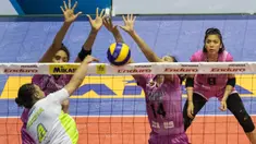 Pevoli Jakarta Pertamina Energi, Amasya Manganang, melakukan smash saat menghadapi Gresik Petrokimia pada final four seri kedua Proliga 2016 di GOR Amongrogo, Yogyakarta, Sabtu (7/5/2016). (Bola.com/Vitalis Yogi Trisna)