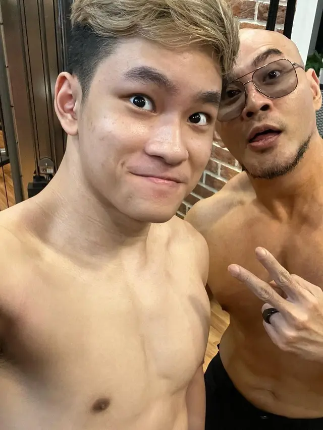 Azka Corbuzier dan Deddy Corbuzier. (Foto: Dok. Instagram @azkacorbuzier)