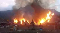 Kampung adat Megalithicum Gurusina  yang menjadi obyek wisata di Flores terbakar habis. (foto : Liputan6.com/nury sybli/edhie prayitno ige)