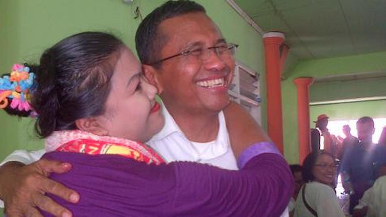 Dahlan 'jatuh' di pelukan pemilik warung Janda
