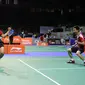 Ganda putra IndonesiaMarcus Fernaldi Gideon/Kevin Sanjaya Sukamuljo menyingkirkan Juara Dunia 2014 asal Korea, Ko Sung Hyun/Shin Baek Cheol, di babak kedua Singapore Open Super Series 2016, Kamis (14/4/2016). (Liputan6.com/Humas PP PBSI)