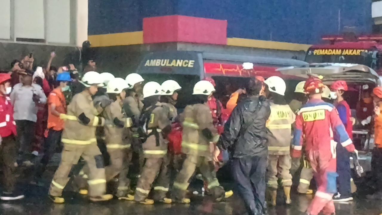 Dua Jenazah Kembali Dievakuasi, Total Korban Kebakaran Glodok Plaza jadi Tujuh Orang