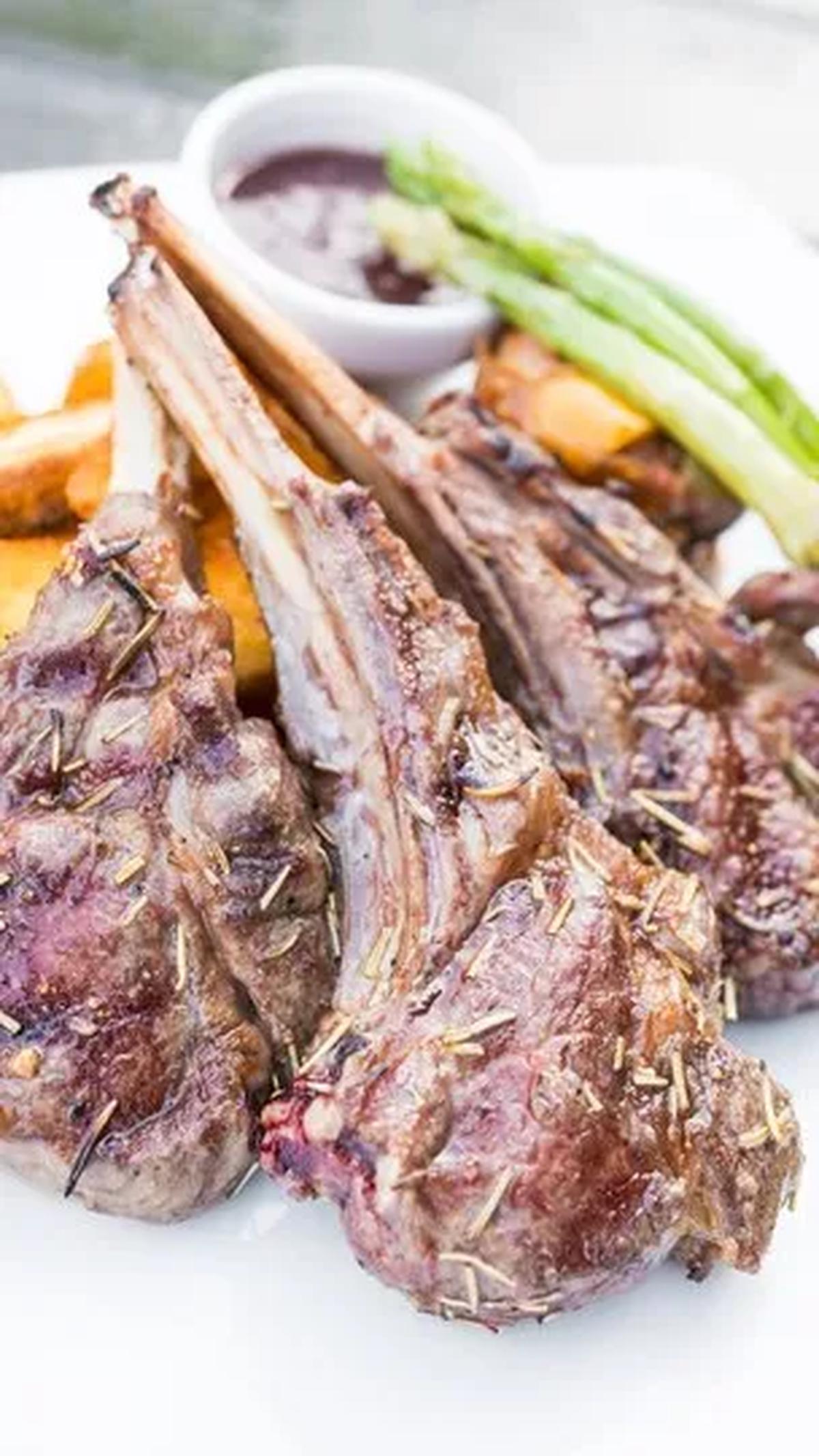 Mengikuti tips dan trik ini, Anda dapat memotong daging domba dengan mahir seperti Kiki MasterChef Indonesia.&nbsp;