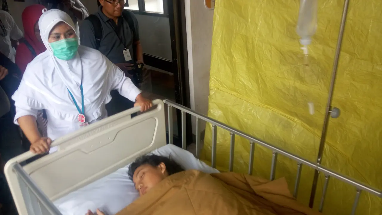 Operasi Pengangkatan Jarum Pentul Sukses, Ibu Pelajar Menangis
