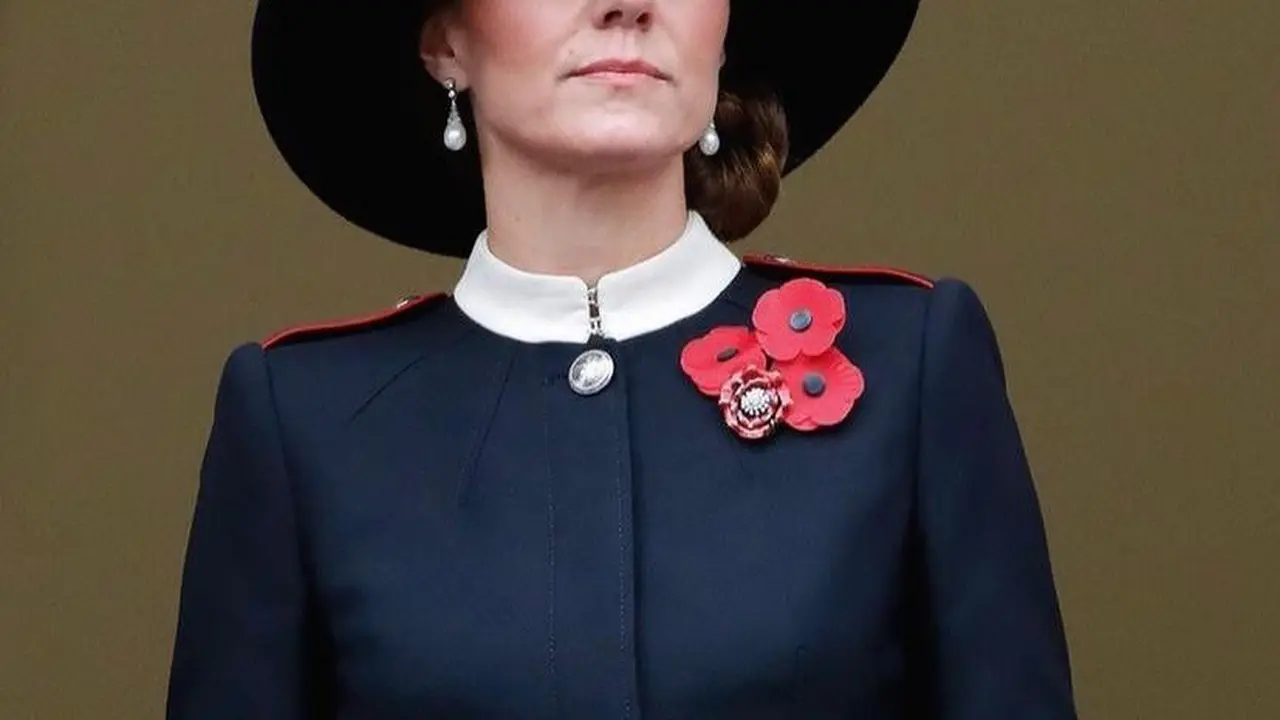 Kate Middleton Pakai Topi Hitam saat Upacara Remberence Day, Simbol Penghormatan untuk Putri Diana