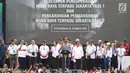 Presiden Joko Widodo (tengah) memberi sambutan peresmian pengoperasian Moda Raya Terpadu Jakarta fase 1 di kawasan Bundaran HI, Jakarta, Minggu (24/3). Acara ini sekaligus pencanangan pembangunan Moda Raya Terpadu Jakarta fase 2. (Liputan6.com/Helmi Fithriansyah)