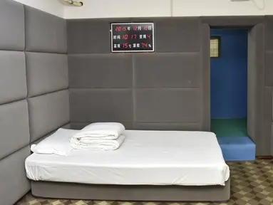 Interior ruangan di salah satu kamar tahanan untuk koruptor di Chengdu, China, 10 Desember 2015. Penjara khusus para terduga koruptor ini didesain dengan ditambah busa pada setiap dinding untuk memberi kenyamanan dan mencegah tahanan bunuh diri. (REUTERS)