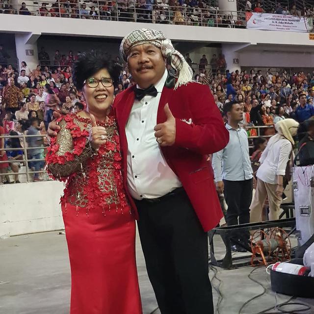 Galeri Foto Rita Butar Butar Pakai Dress Brokat, Busananya Selalu ...