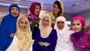 Bahkan ada juga sejumlah foto yang memperlihatkan Farah dan keluarga besarnya tengah merayakan Idul Fitri.  (Instagram/farahquinnofficial)