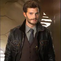  Pesona memikat Jamie Dornan di film Fifty Shades Of Grey memang takan terkalahkan, badan bidang yang ia miliki membuat para wanita ingin memeluknya. . (Via Eonline.com/sry)