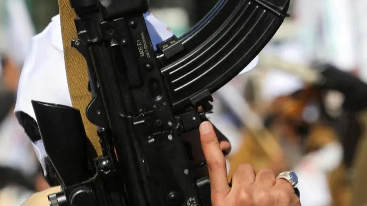Ratusan pejuang ini sebagai menunjukkan sikap kepedulian  masyarakat Yaman untuk membela Palestina dari serangan zionis.