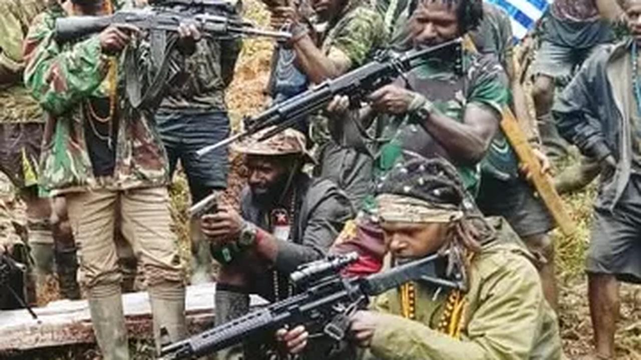 VIDEO: Detik-Detik TNI Polri Baku Tembak Gerebek Markas KKB di Yahukimo Papua