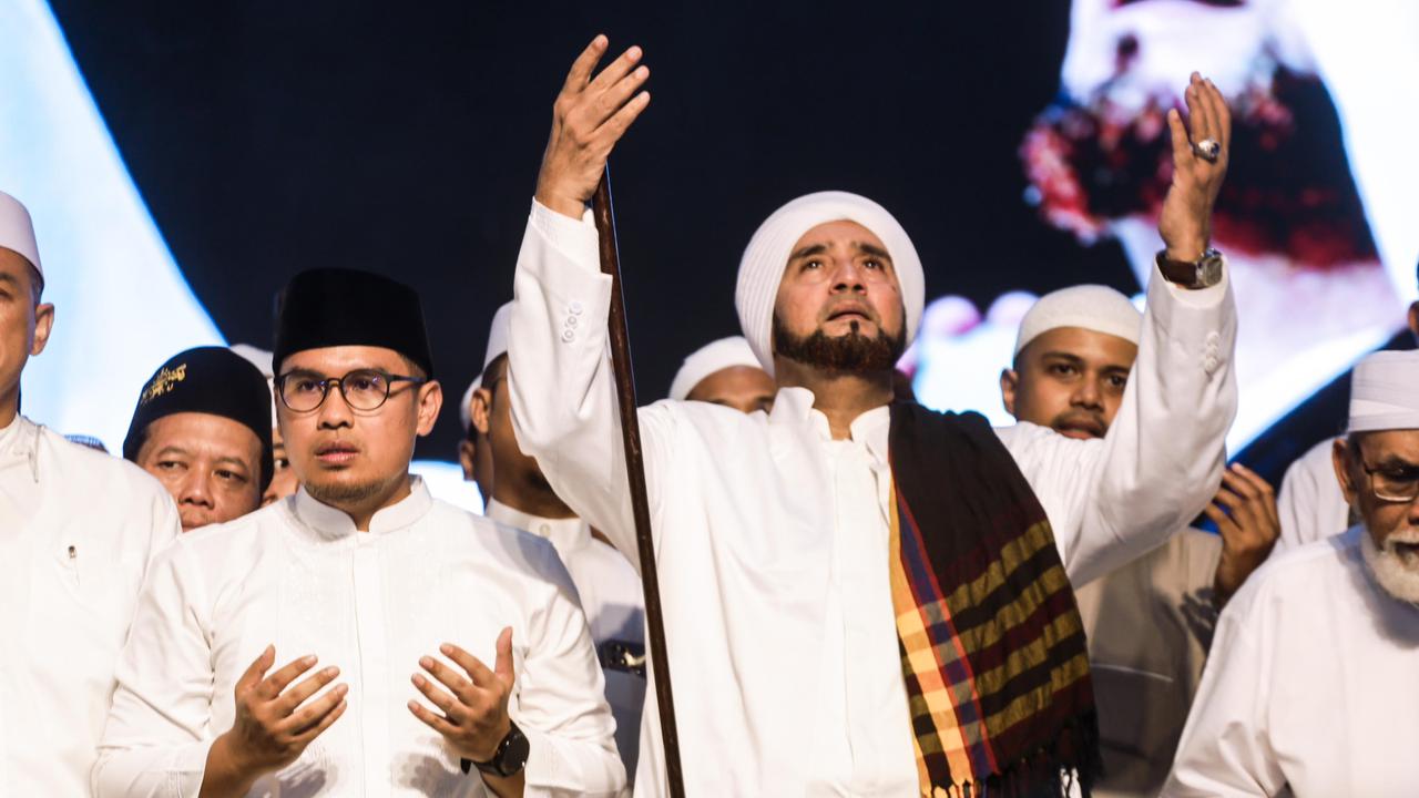 Menuju Peringatan HUT ke-15, Ribuan Warga Ikuti Tangsel Bersholawat Bersama Habib Syech Bin Abdul Qodir Assegaf