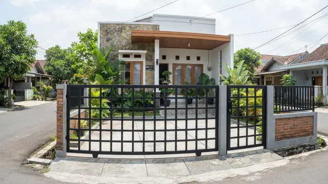 Model Gerbang Rumah Kecil yang Elegan Model Kotak Simetris
