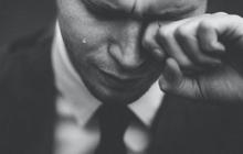 Tangis Pria Ini Pecah Setelah 18 Bulan Tak Kunjung Dapat Kerja