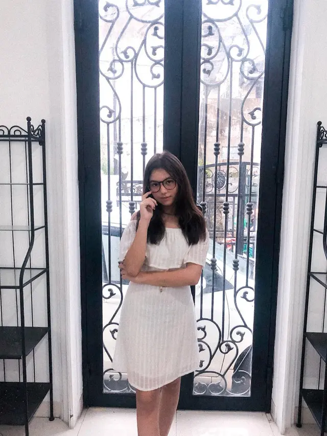 Baru 13 Tahun, Ini 7 Gaya Saskia Chadwick Pakai Kacamata Ini Curi Perhatian