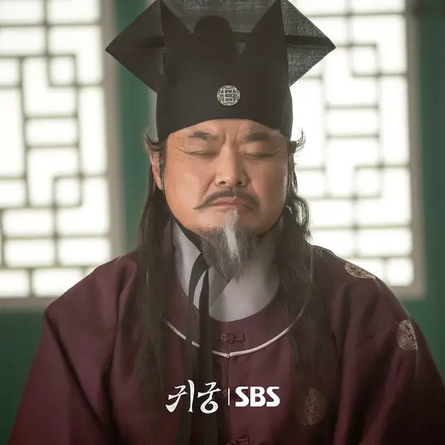Kim Sang Ho dalam drakor The Haunted Palace. (SBS via Soompi)