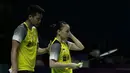 Ganda campuran Indonesia, Tontowi Ahmad / Winny Kandow, saat melawan Chan Peng Soon / Goh Liu Ying, pada Indonesia Open 2019 di Istora Senayan, Jumat (19/7). Tontowi / Winny kalah 11-21, 21-14 dan 14-21. (Bola.com/Yoppy Renato)