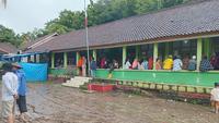 Banjir Landa Desa Cidadap Sukabumi, 75 KK Mengungsi ke Sekolah