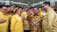 Sejumlah elite Partai Golkar bersama dengan Ketua Umum Partai Gerindra Prabowo Subianto bersiap masuk Golkar Insitutute. (Liputan6.com/Faizal Fanani)