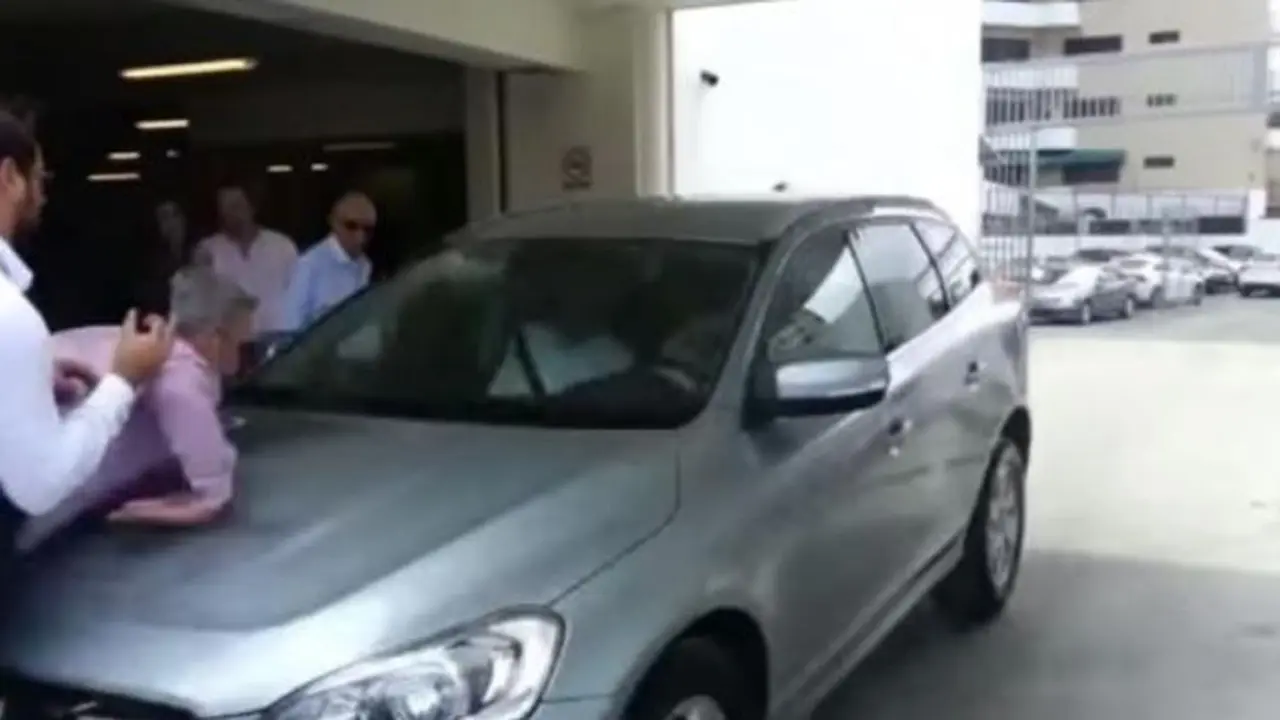 Sistem Keselamatan Tidak Berfungsi, Volvo Tabrak Dua Orang
