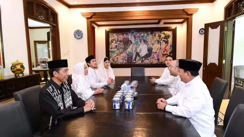 Presiden Joko Widodo (Jokowi) angkat bicara soal putra sulungnya Gibran Rakabuming Raka dipilih menjadi bakal cawapres mendampingi bakal capres Prabowo Subianto.